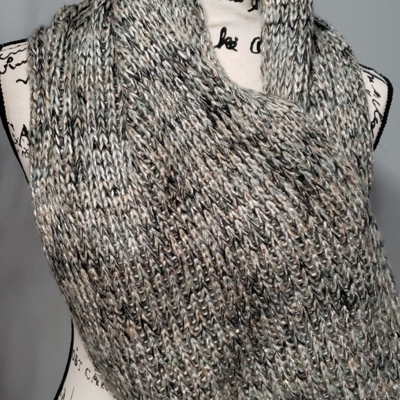 ZARA Chunky Knitted   Scarf - Picture 2 of 5